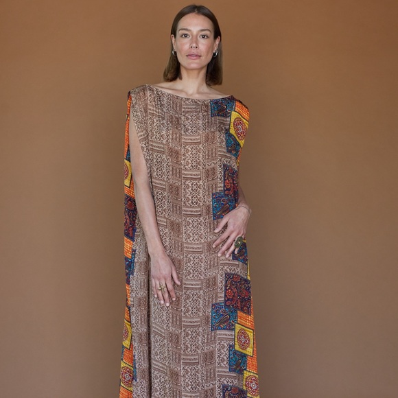 The Cleopatra dress is a stunning and unique piece Handmade with elegance ♻️ - Picture 7 of 8